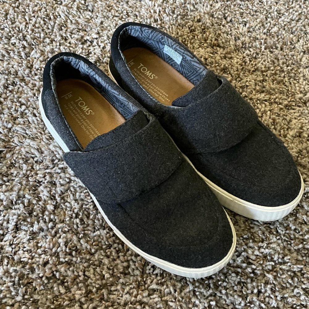 Women’s Toms slip on shoes, size 8, great condition, charcoal grey